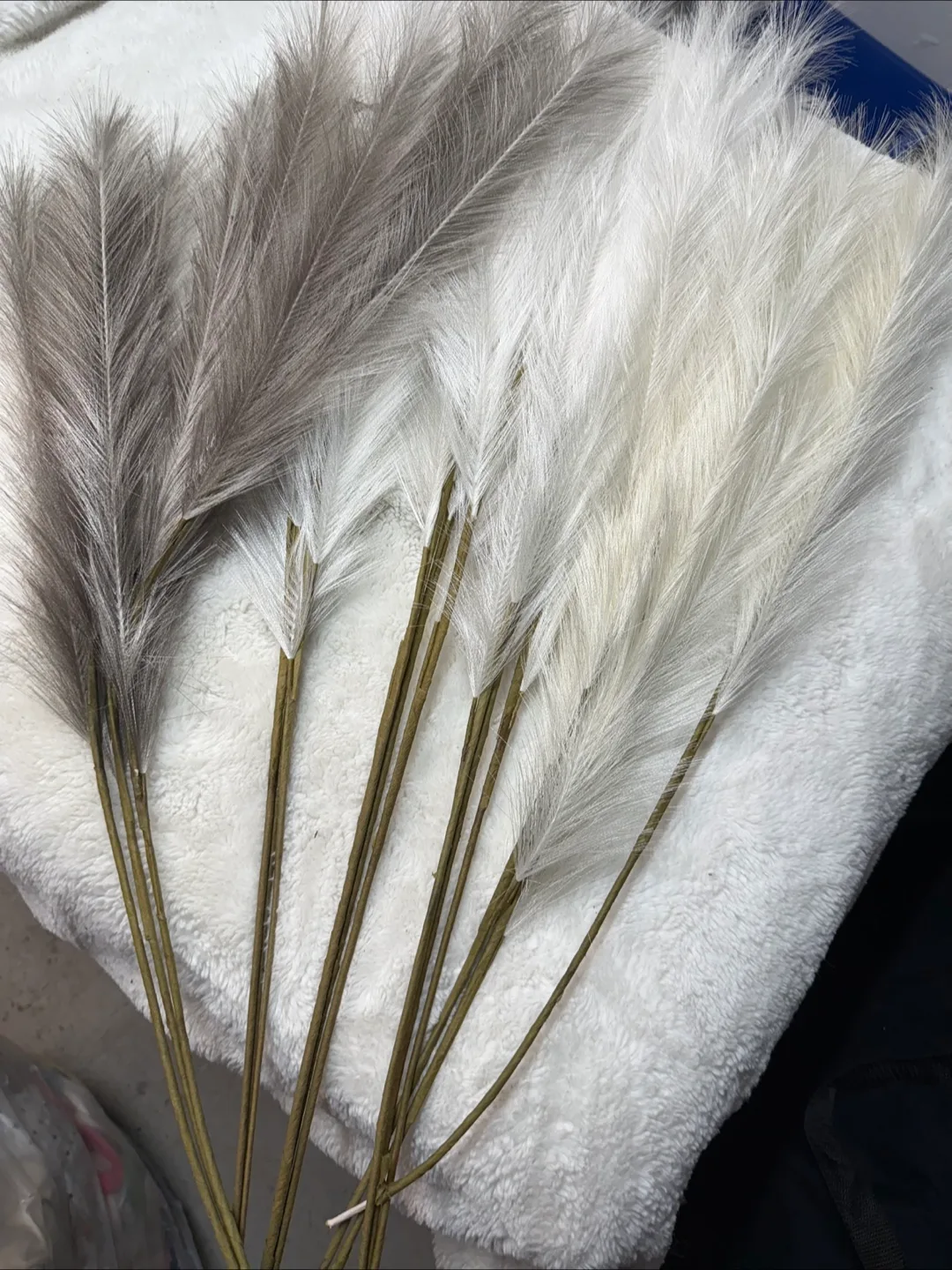 Pampas Grass Decor - Grey & White thumbnail