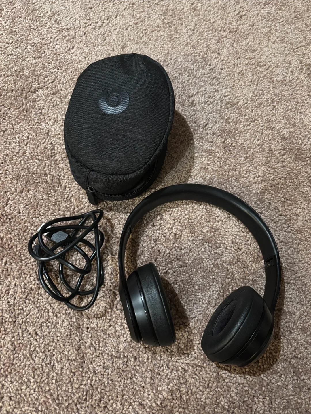 Beats Solo 4 Wireless Headphones - Black thumbnail