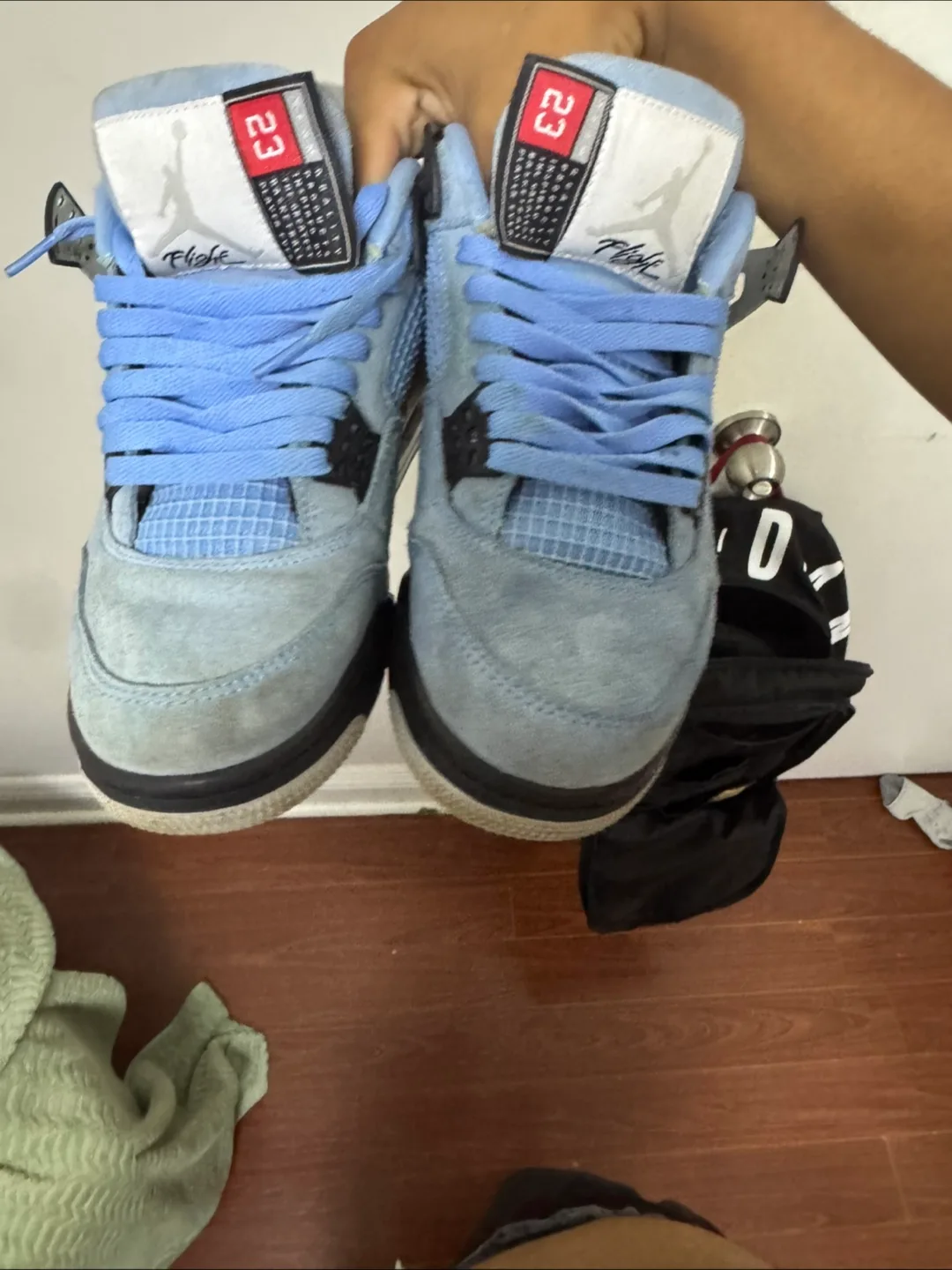 Air Jordan 4 Retro University Blue thumbnail