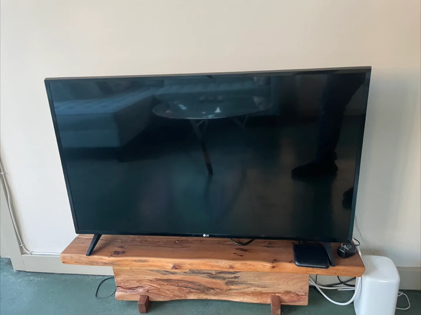 LG 43UK6090PUA 43" 4K UHD Smart LED TV thumbnail