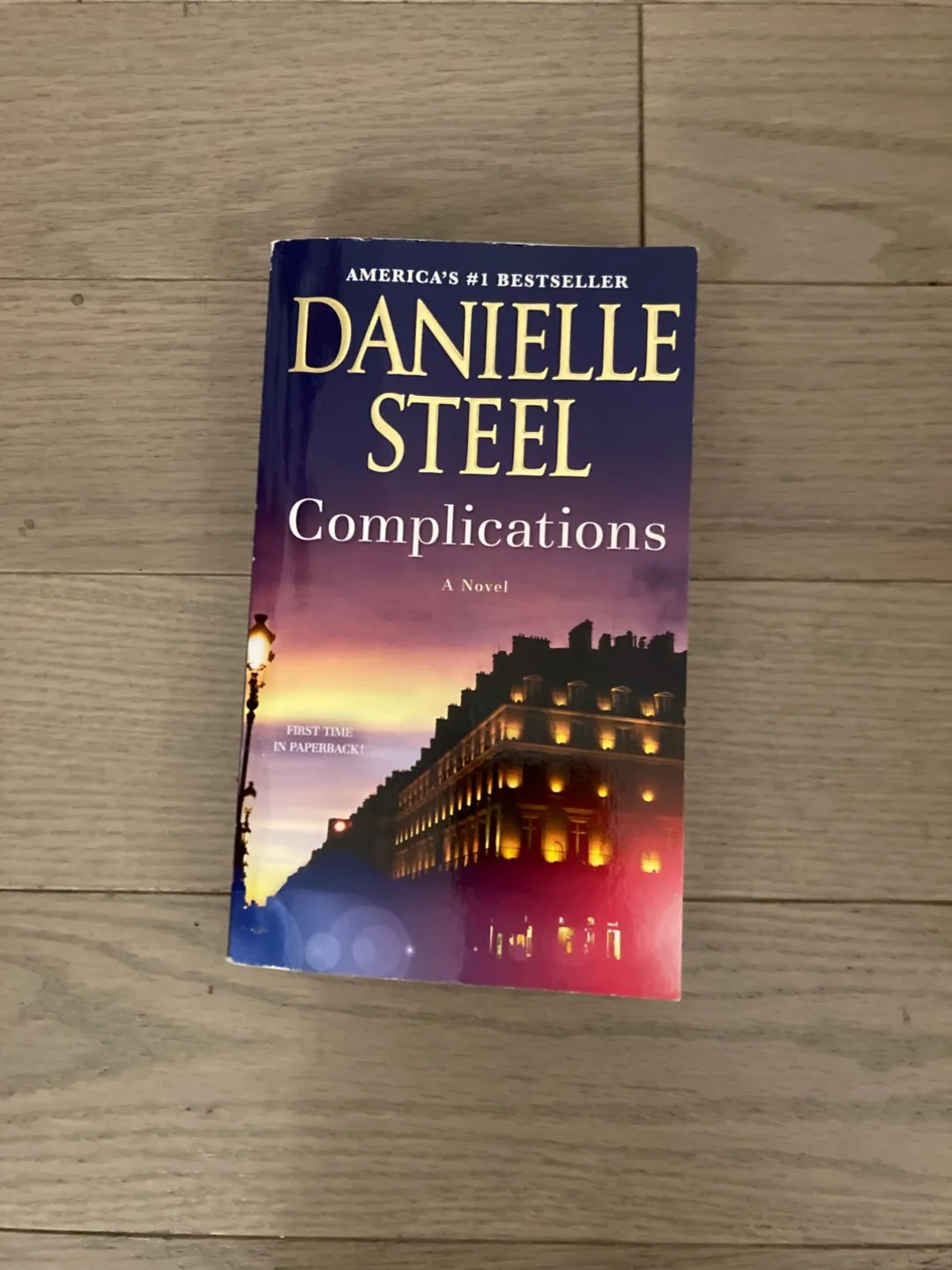 🇨🇦🍁Danielle Steel - Complications Novel thumbnail