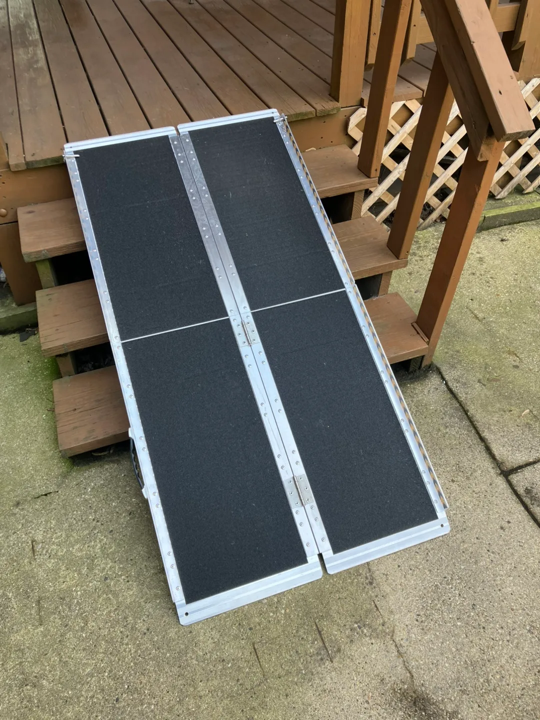 5 Foot Folding Nonslip Wheelchair Ramp - Excellent Condition image indicator(5)