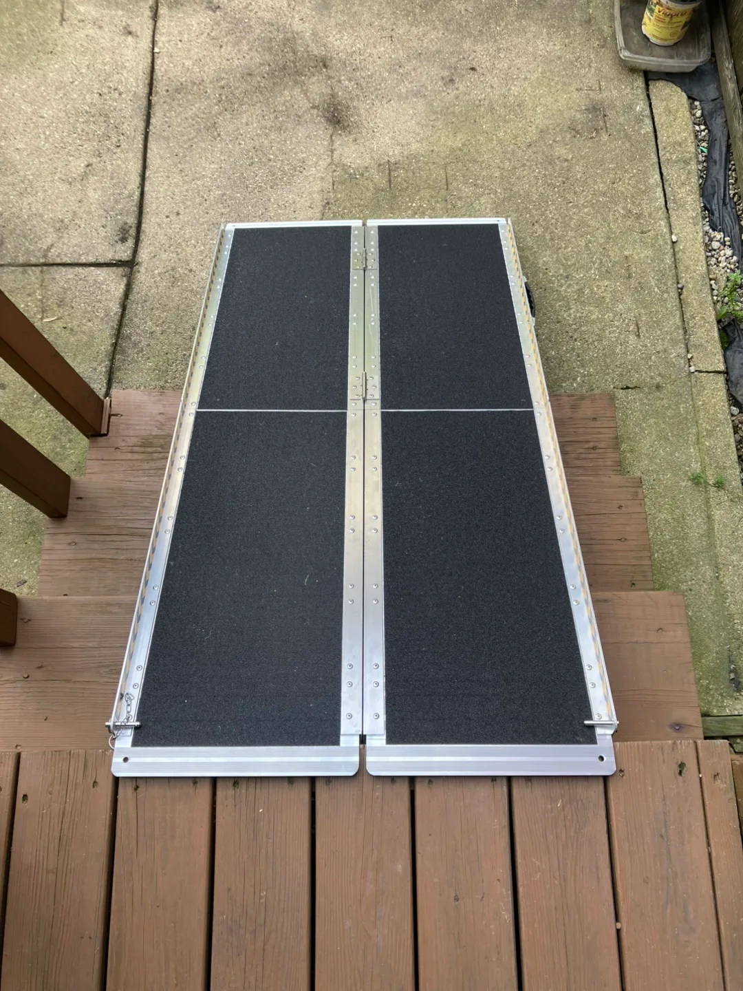 5 Foot Folding Nonslip Wheelchair Ramp - Excellent Condition image indicator(8)