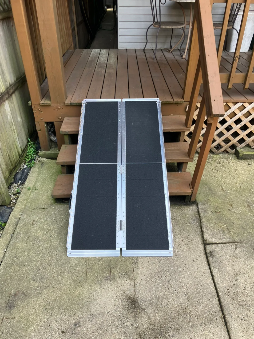 5 Foot Folding Nonslip Wheelchair Ramp - Excellent Condition image indicator(3)