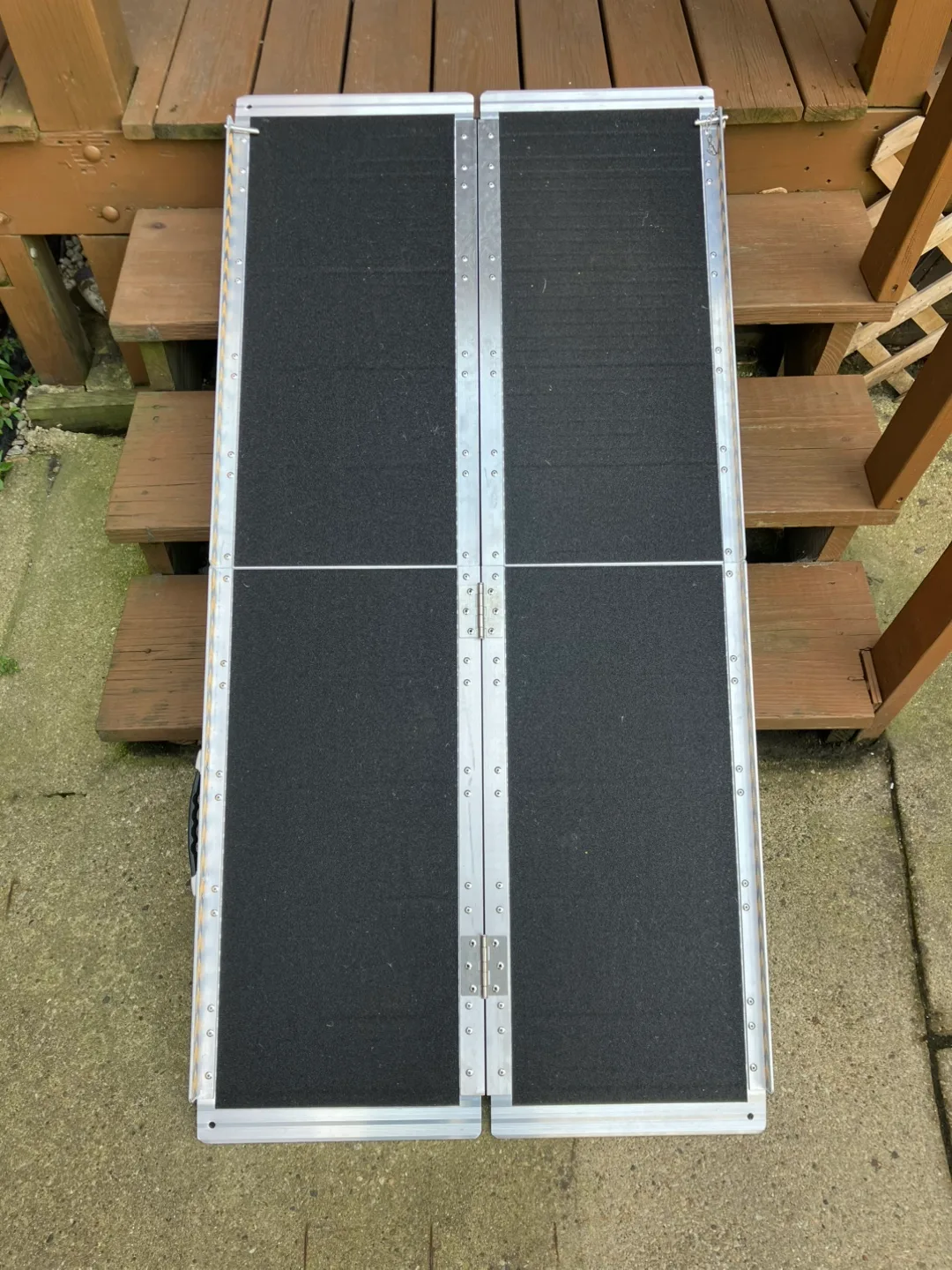 5 Foot Folding Nonslip Wheelchair Ramp - Excellent Condition image indicator(7)
