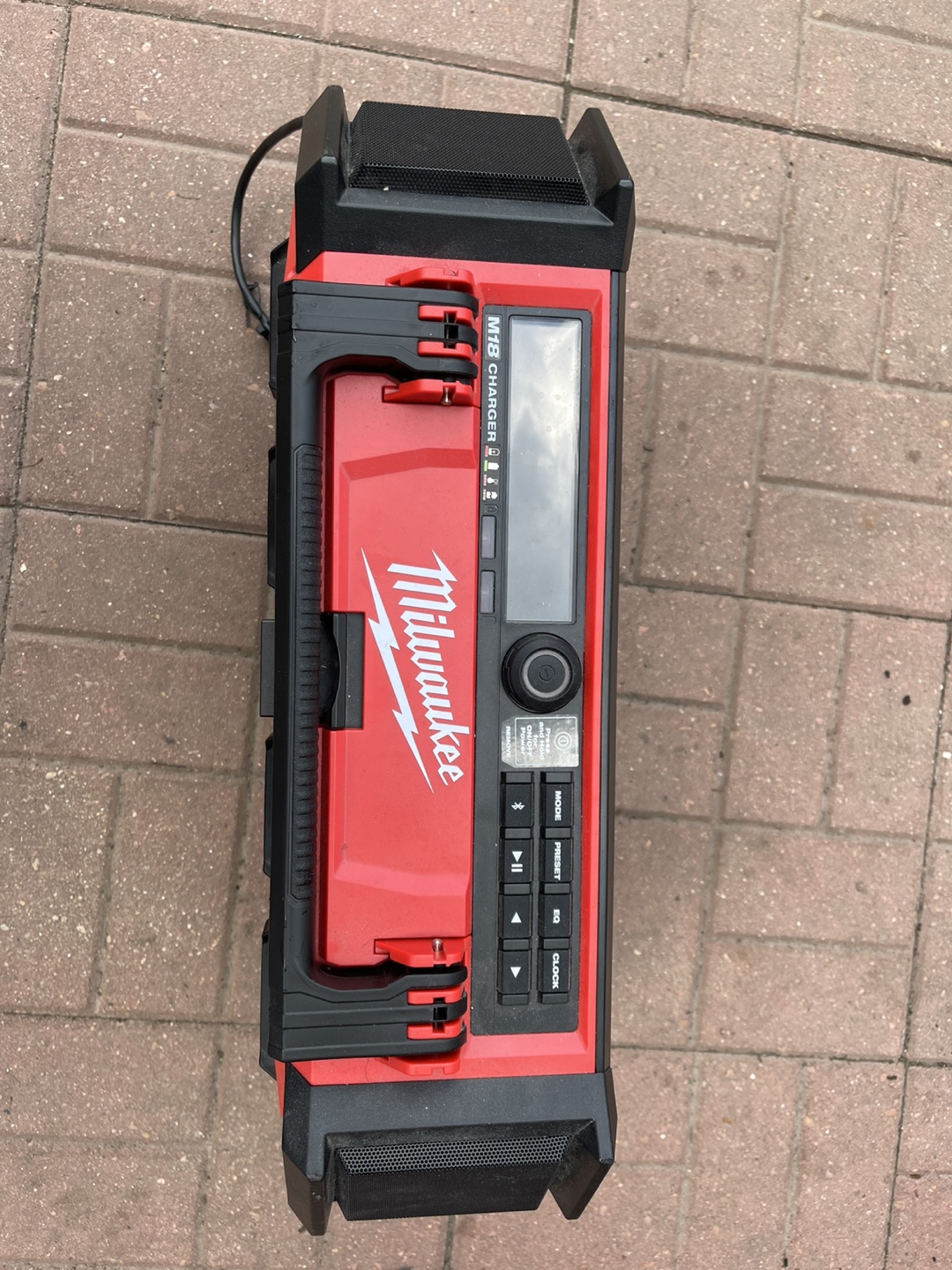 M18 Milwaukee jobsite radio + charger