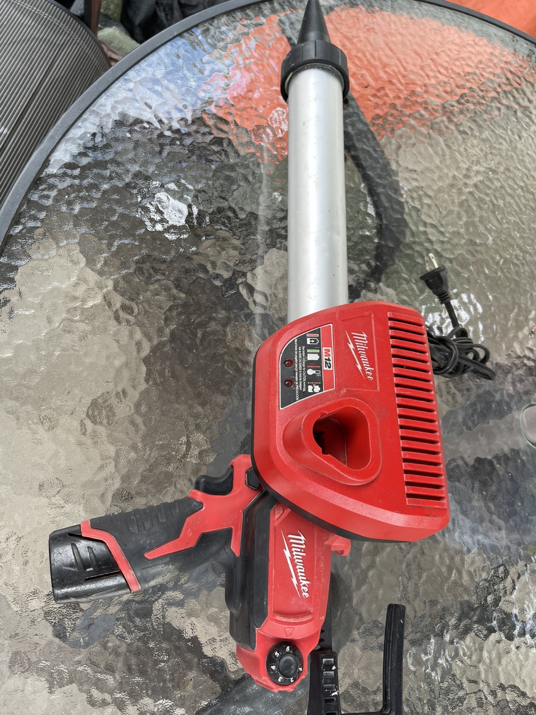 M12 12V Cordless Barrel Caulk Gun Kit w/ battery & charger