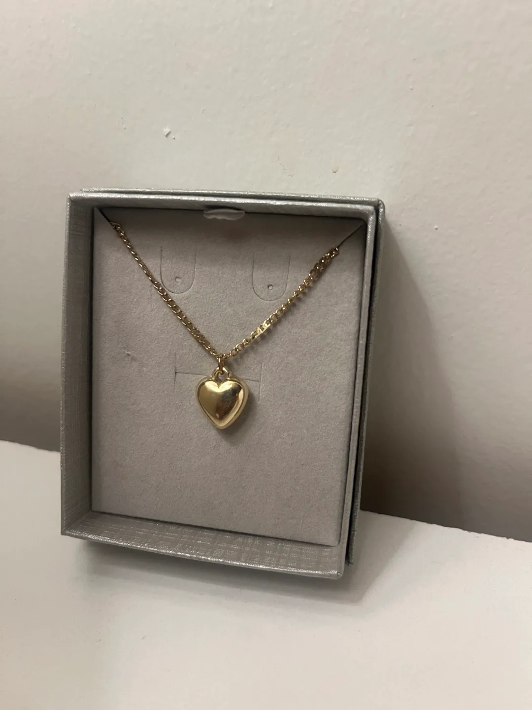 Gold Heart Pendant Necklace thumbnail