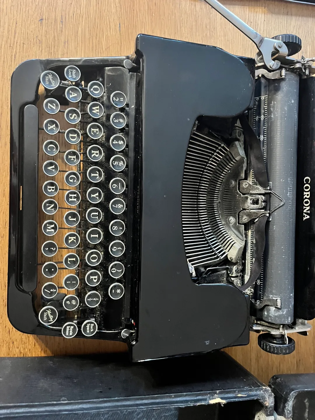 Vintage Corona Standard Typewriter with Case image indicator(5)