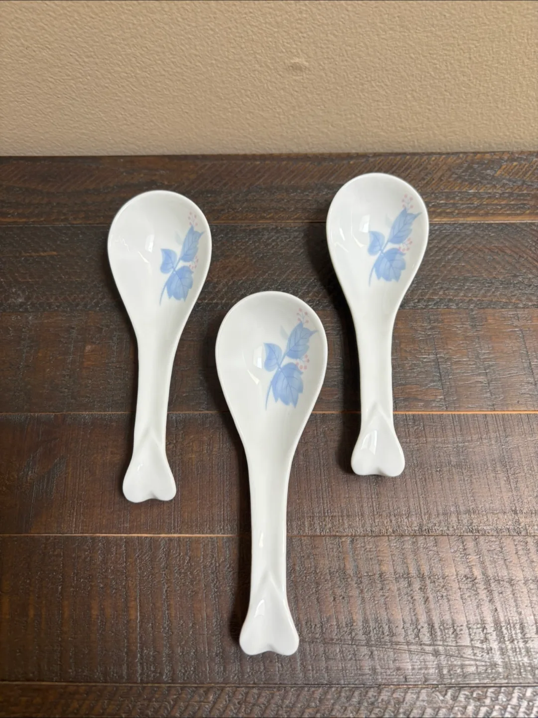 🇨🇦Set of 3 Porcelain soup Spoons thumbnail