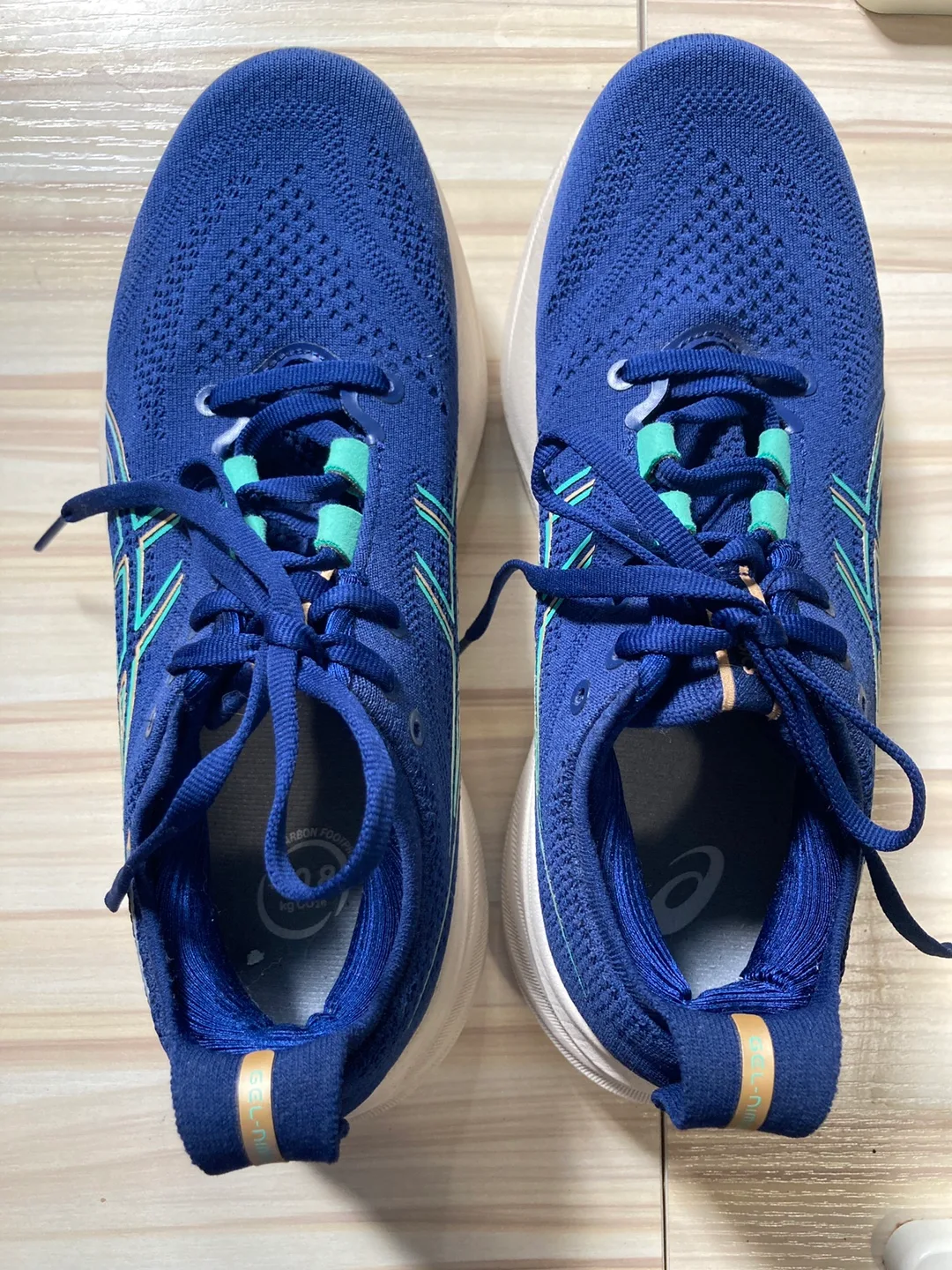Asics running shoes thumbnail