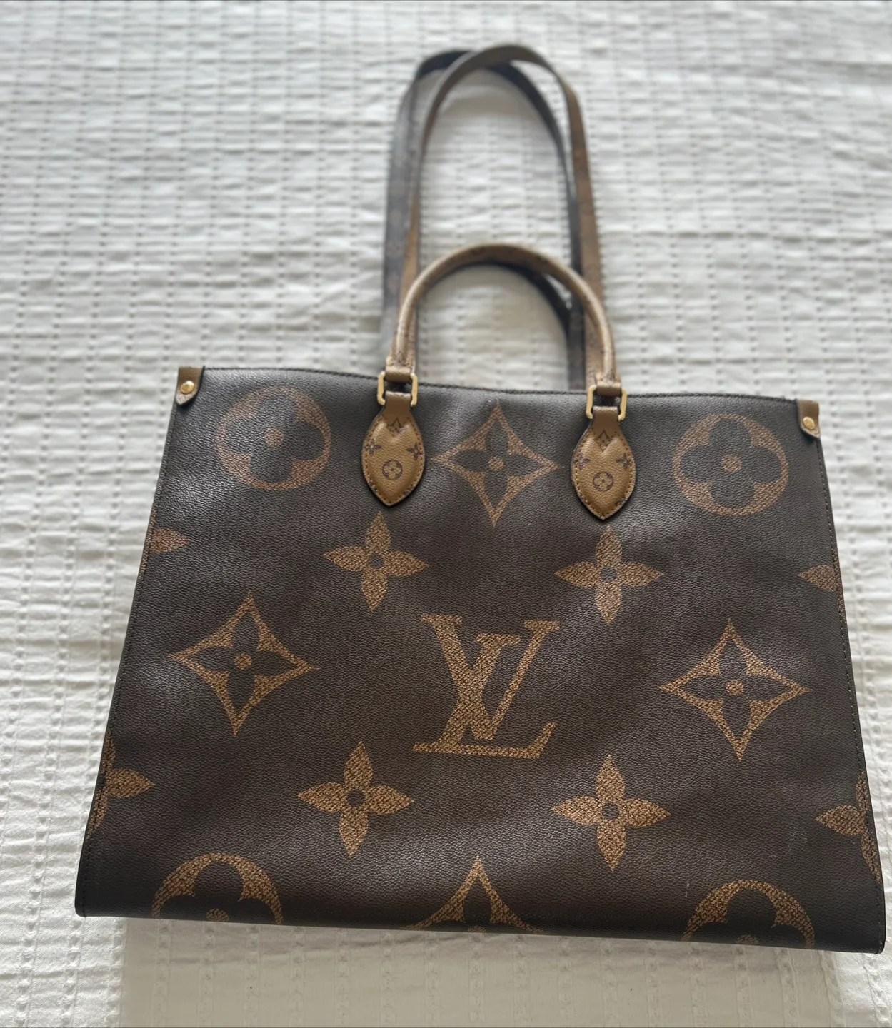 Louis Vuitton OnTheGo MM Tote Bag thumbnail