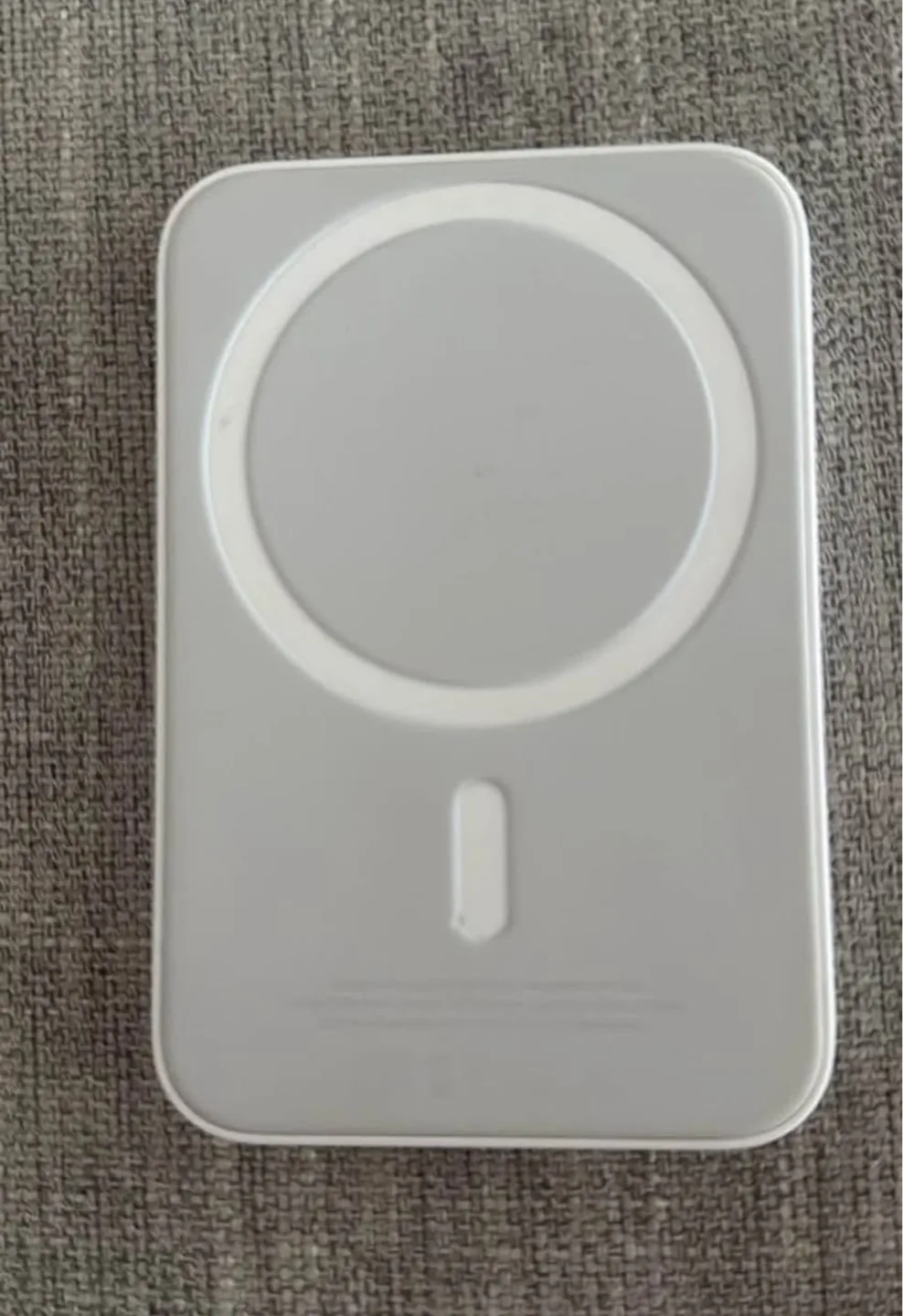 Apple MagSafe Battery Pack image indicator(2)