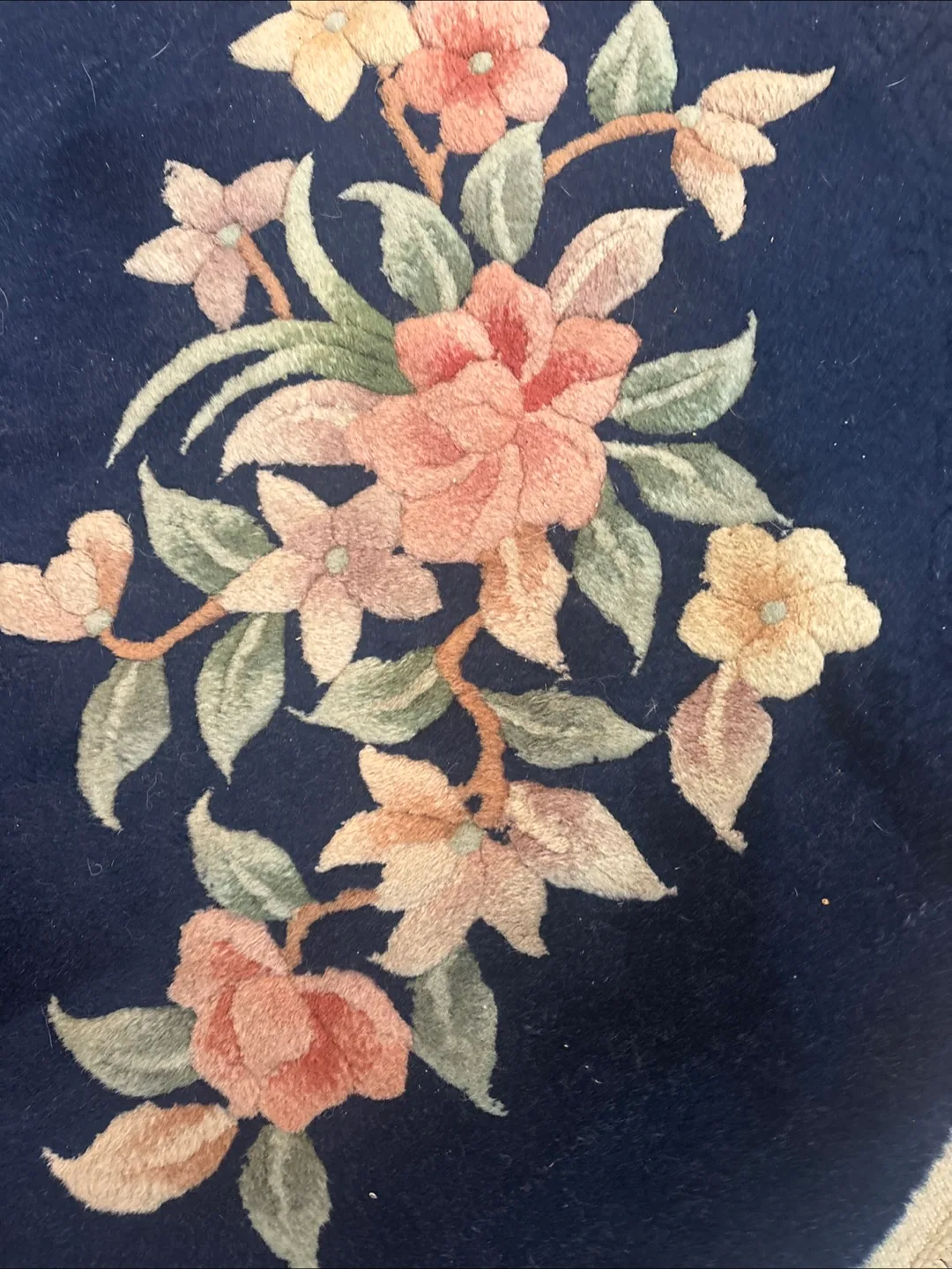 Oriental Chinese Wool Round Floral Rug image indicator(2)