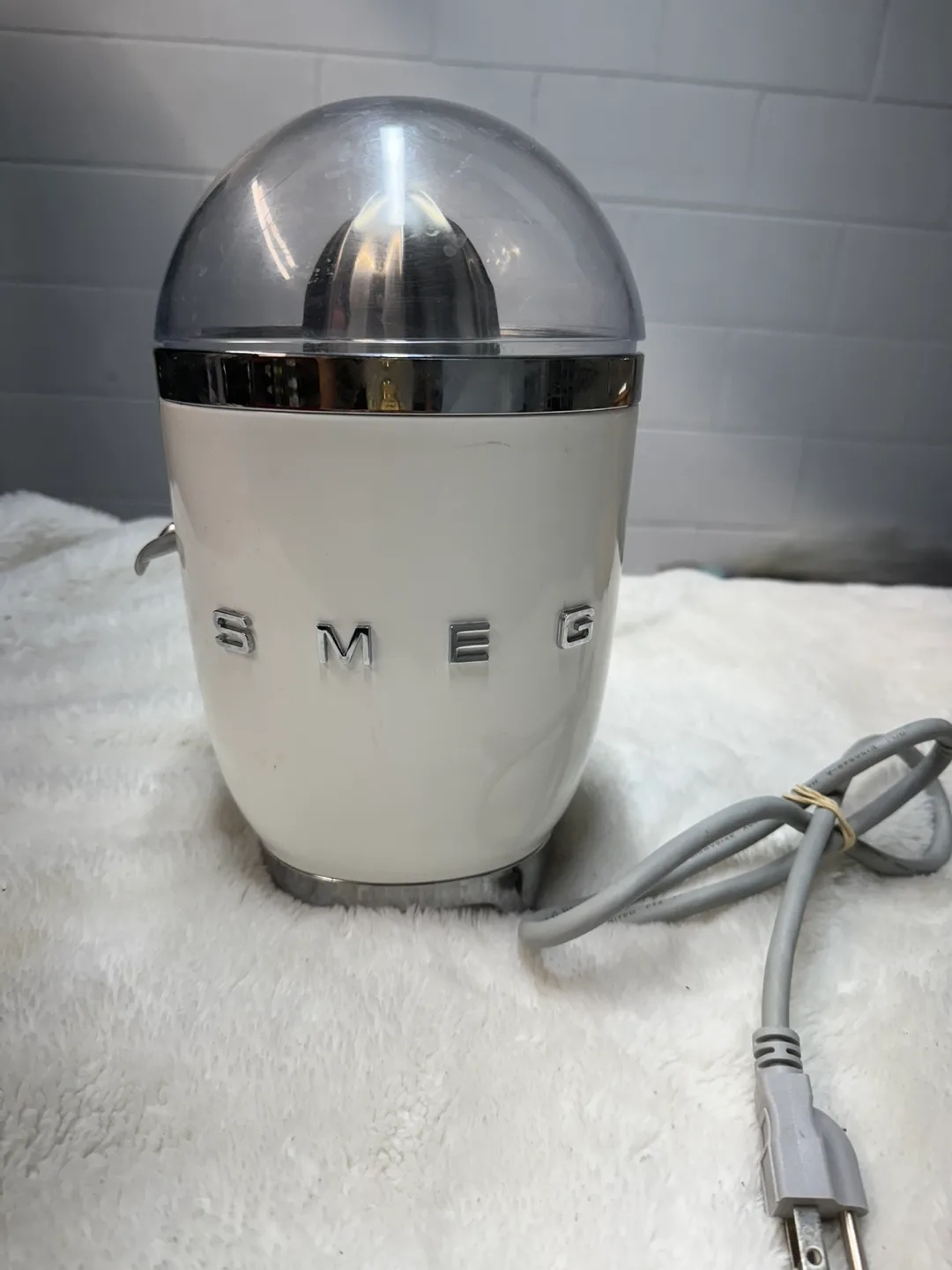 Smeg Citrus Juicer - White thumbnail
