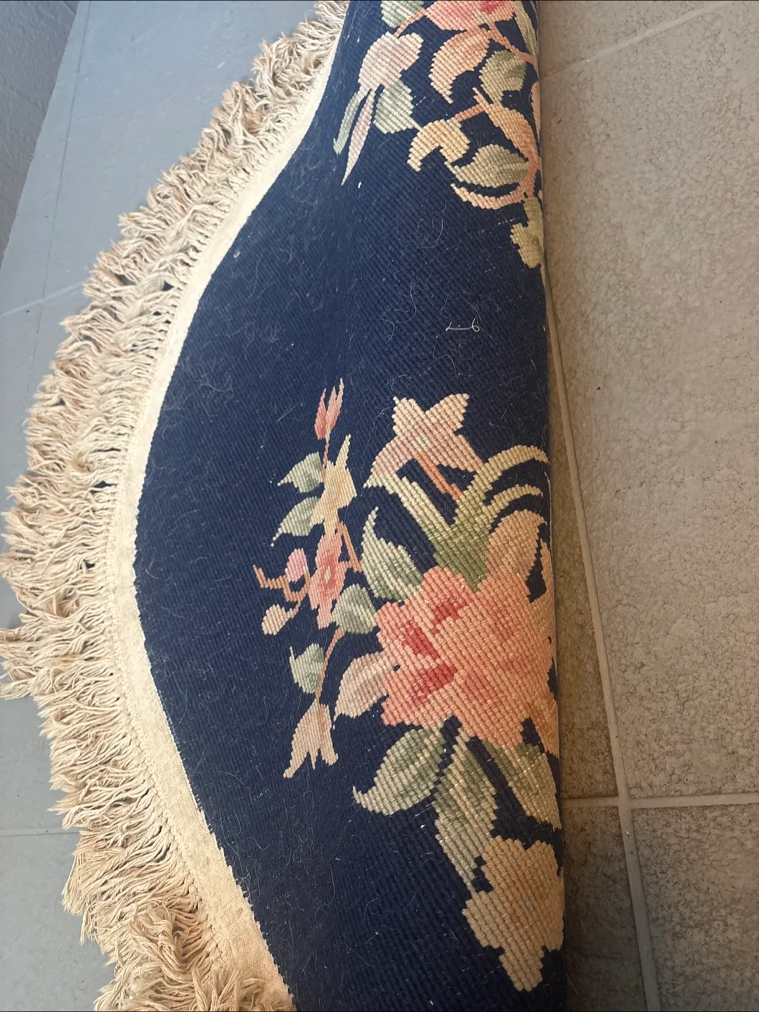 Oriental Chinese Wool Round Floral Rug image indicator(7)