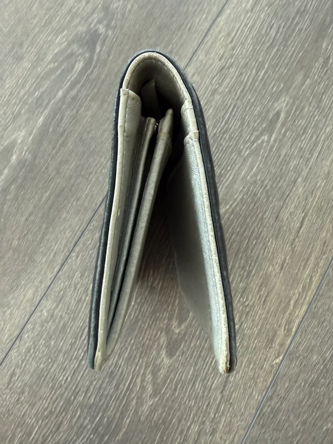 Chanel Camellia Wallet image indicator(3)