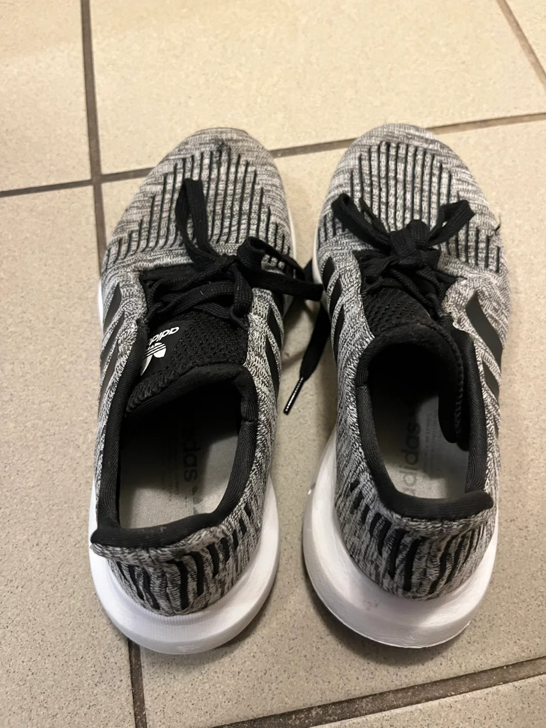 Adidas Swift Run Sneakers - Grey/Black thumbnail