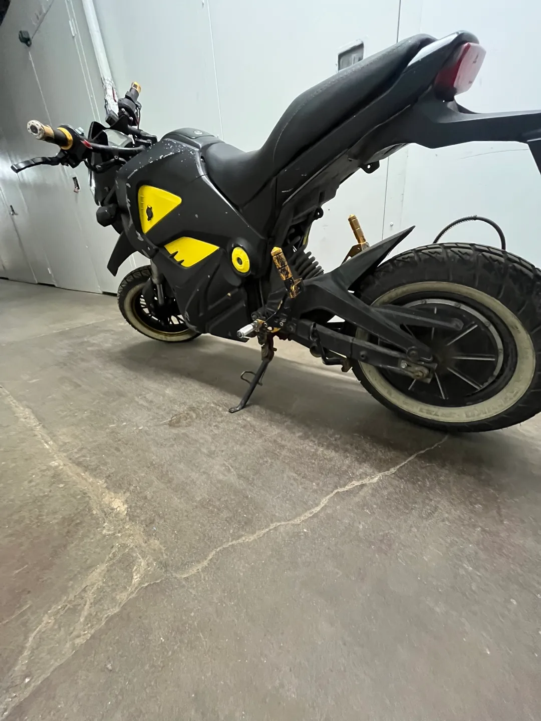 Electric Motorcycle - Black and Yellow <3 thumbnail