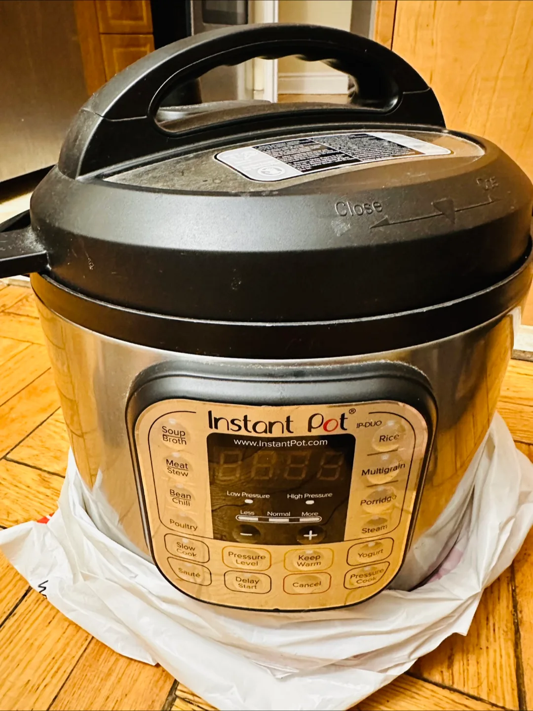 Instant Pot IP-DUO Multi-Use Cooker thumbnail