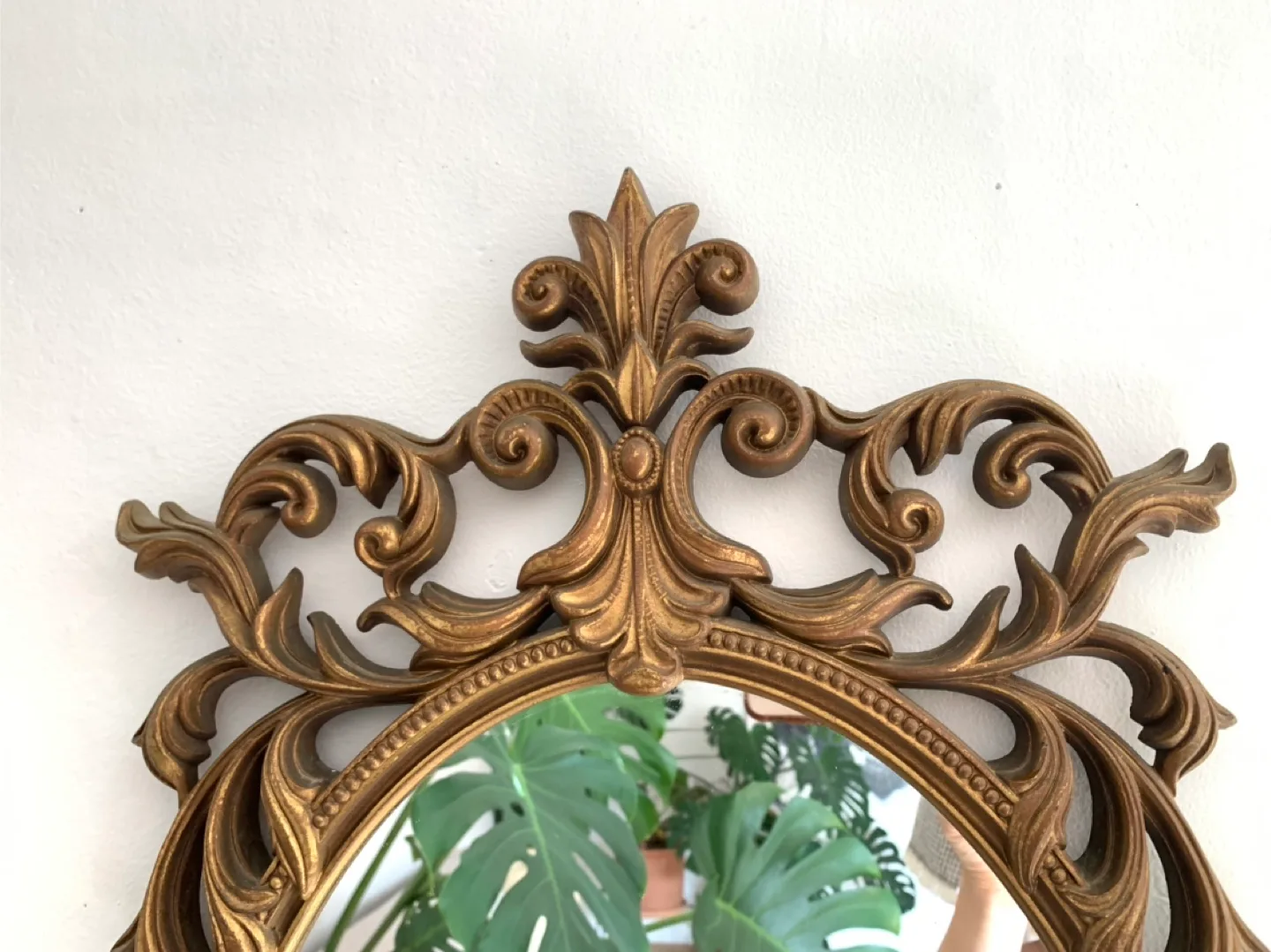 Large Vintage Oval Hollywood Regency Style Wall Mirror image indicator(2)