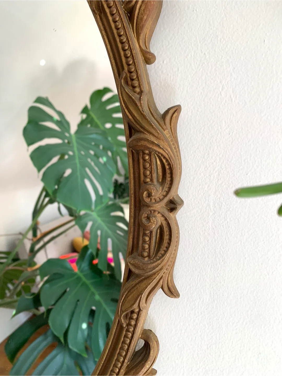 Large Vintage Oval Hollywood Regency Style Wall Mirror image indicator(4)