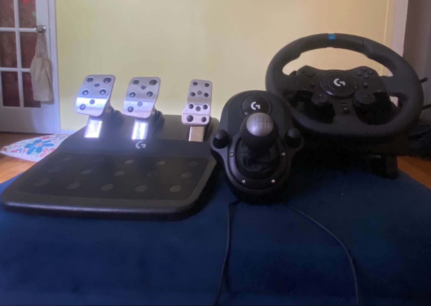 Logitech G923 Racing Wheel and Pedals