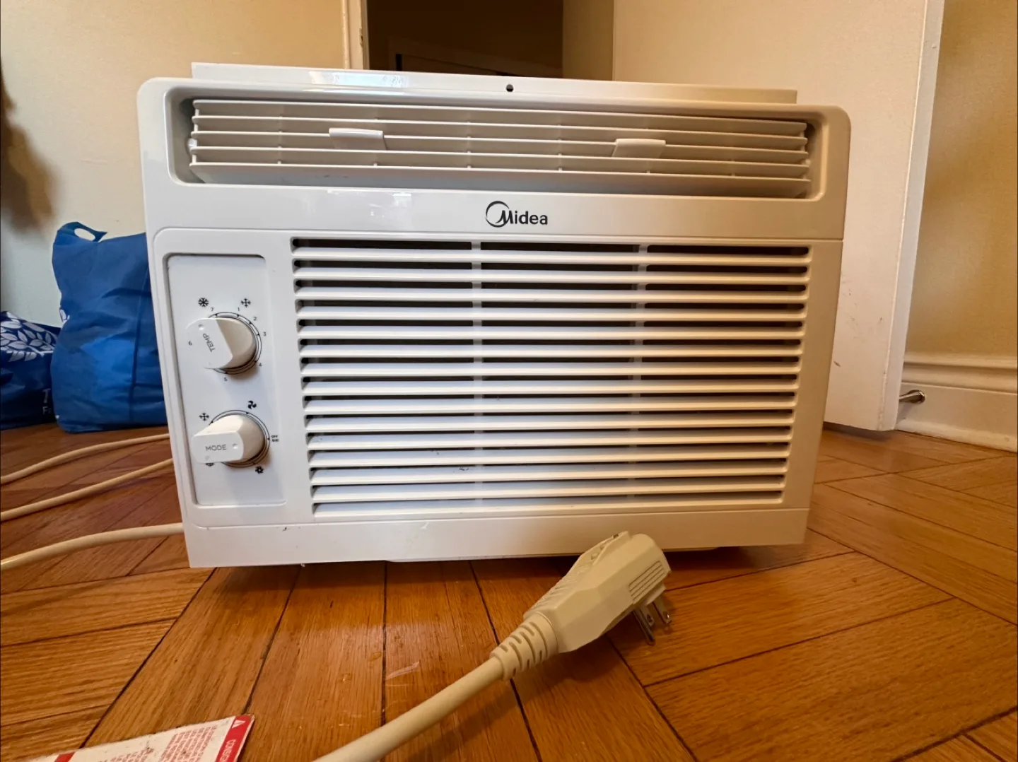 Midea Window Air Conditioner thumbnail