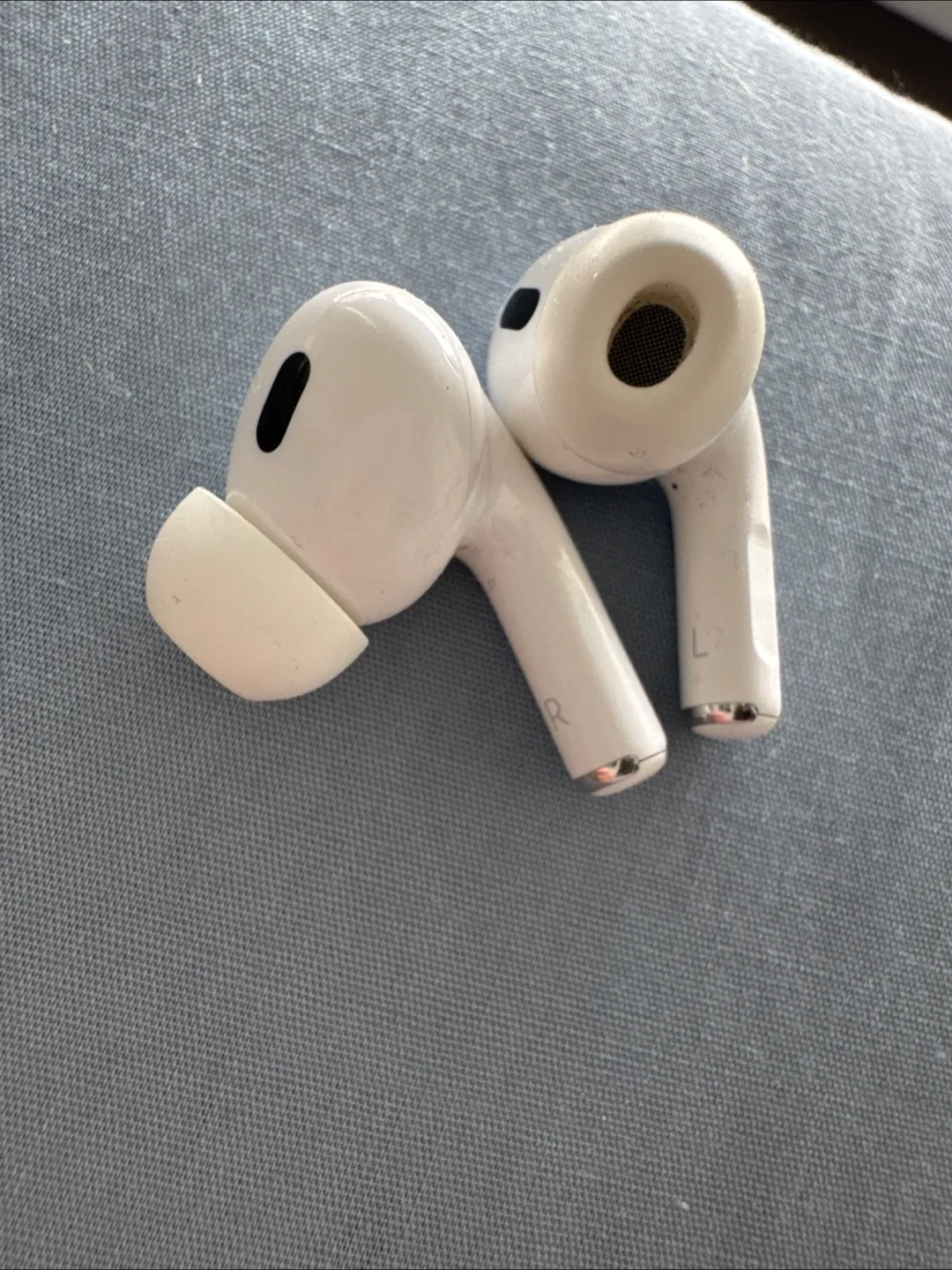 Apple AirPods (2nd generation USB-C) thumbnail