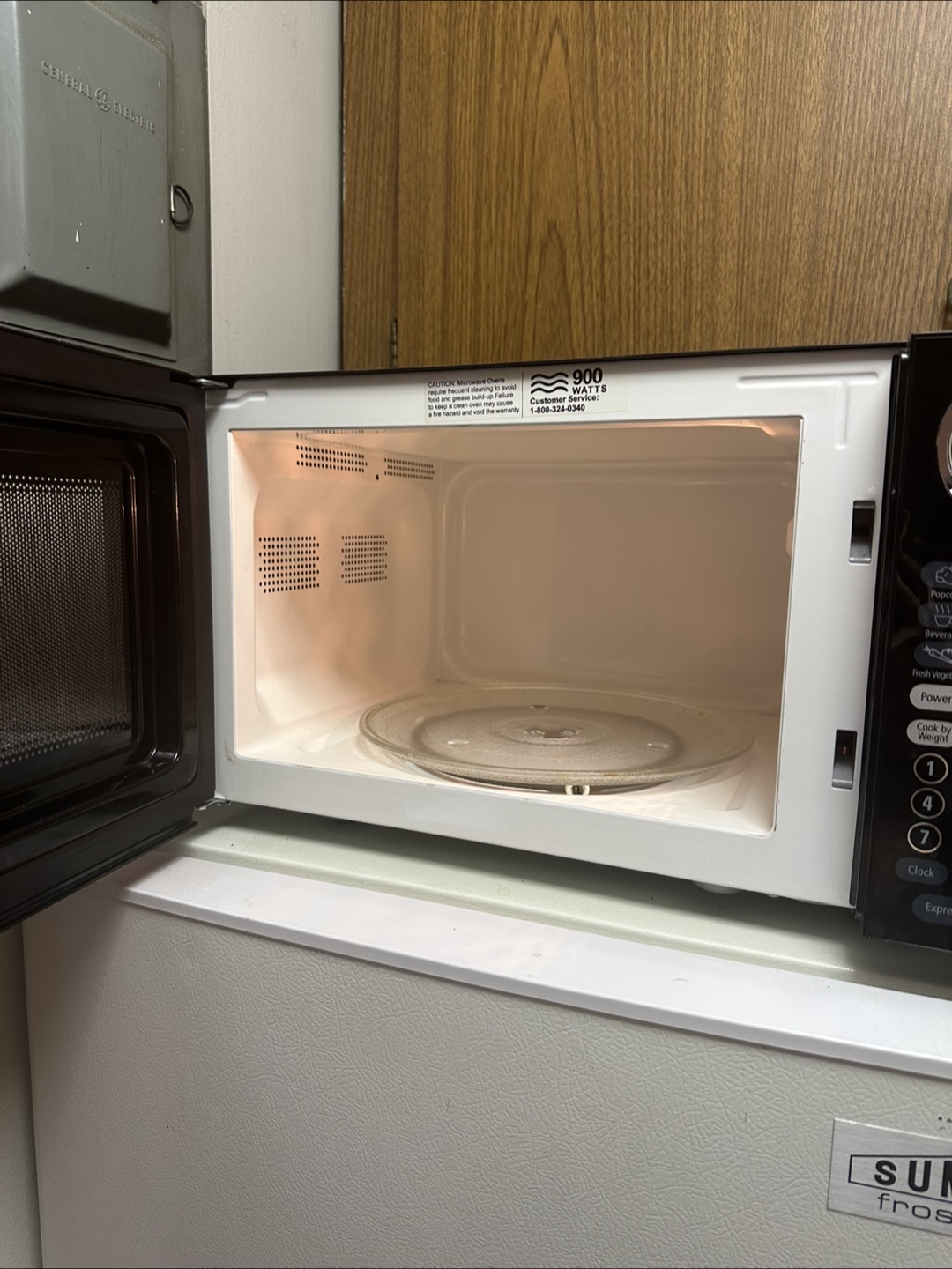 Sunbeam 900W Tabletop Microwave - photo 2