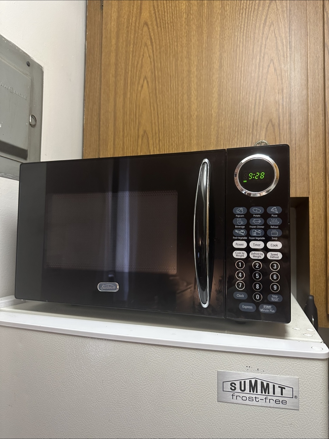 Sunbeam 900W Tabletop Microwave