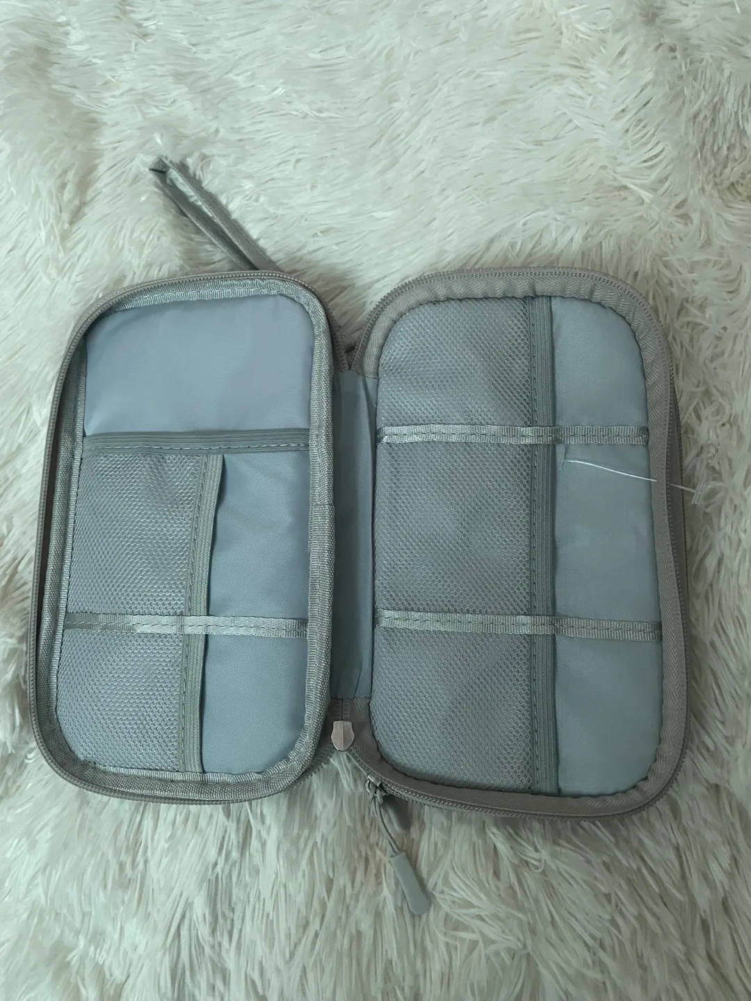 BRAND NEW Grey Travel Electronics Organizer thumbnail