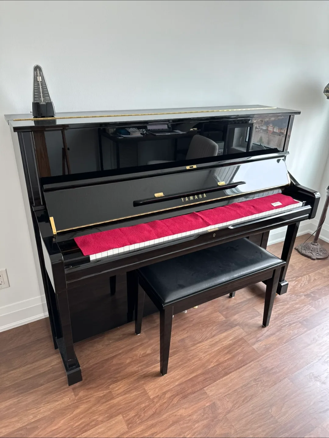 Yamaha Upright Piano - Black image indicator(2)