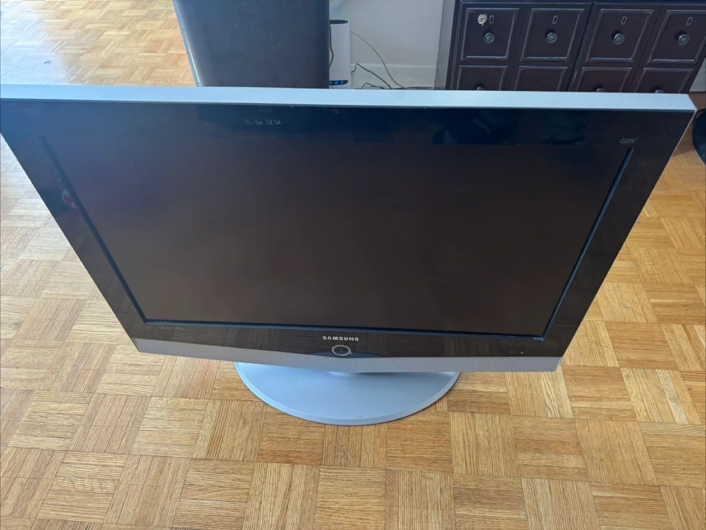 Samsung LN-R328W 32" LCD TV thumbnail