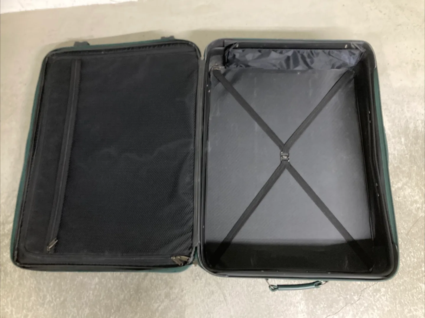 Large Green Suitcase image indicator(2)