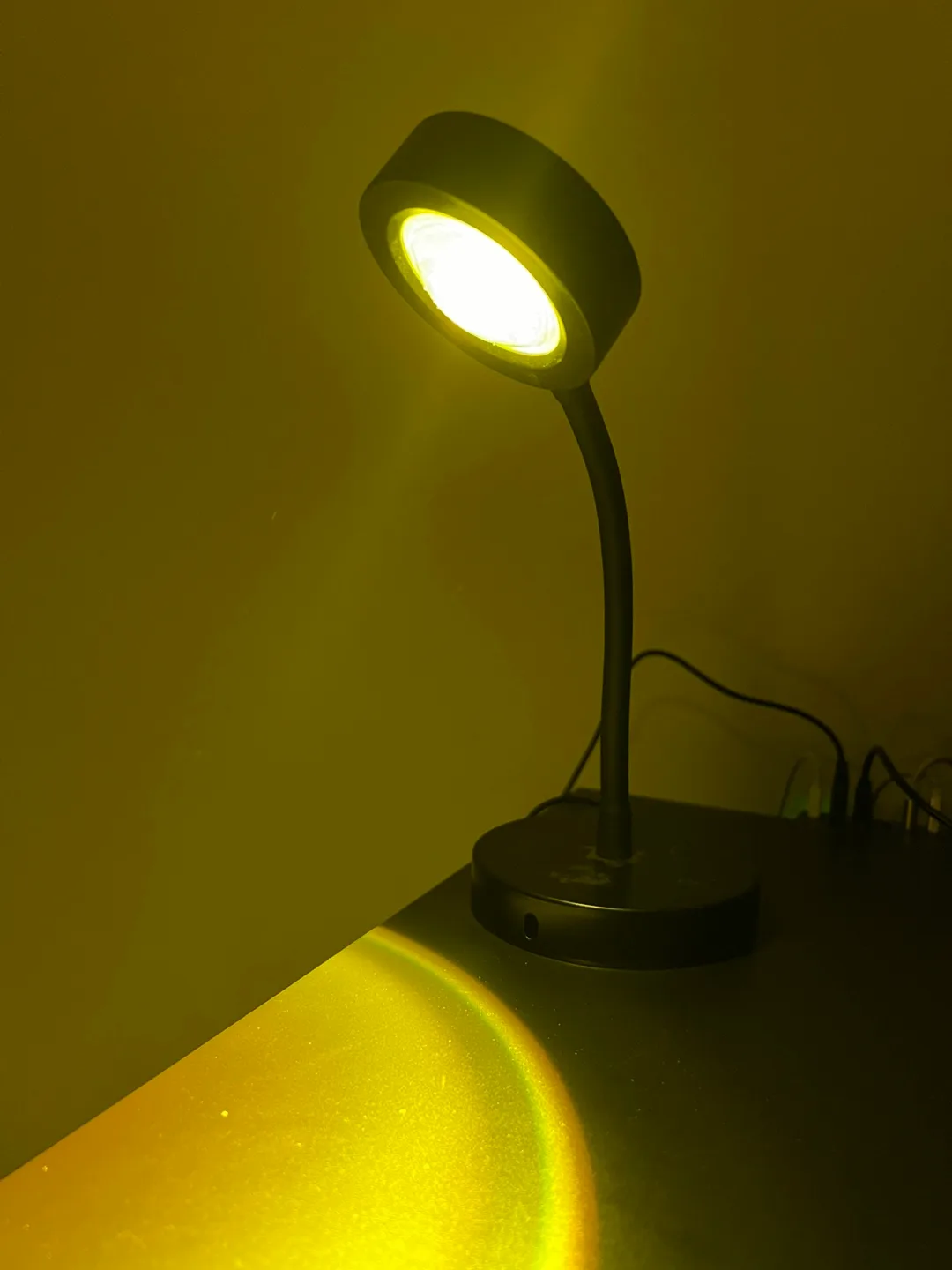Flexible USB Desk Lamp thumbnail