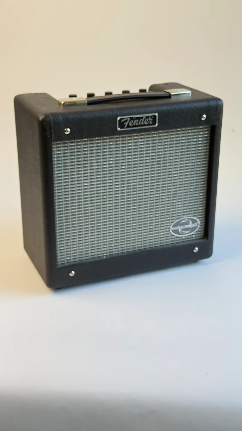 Fender G-DEC Junior Guitar Amplifier thumbnail