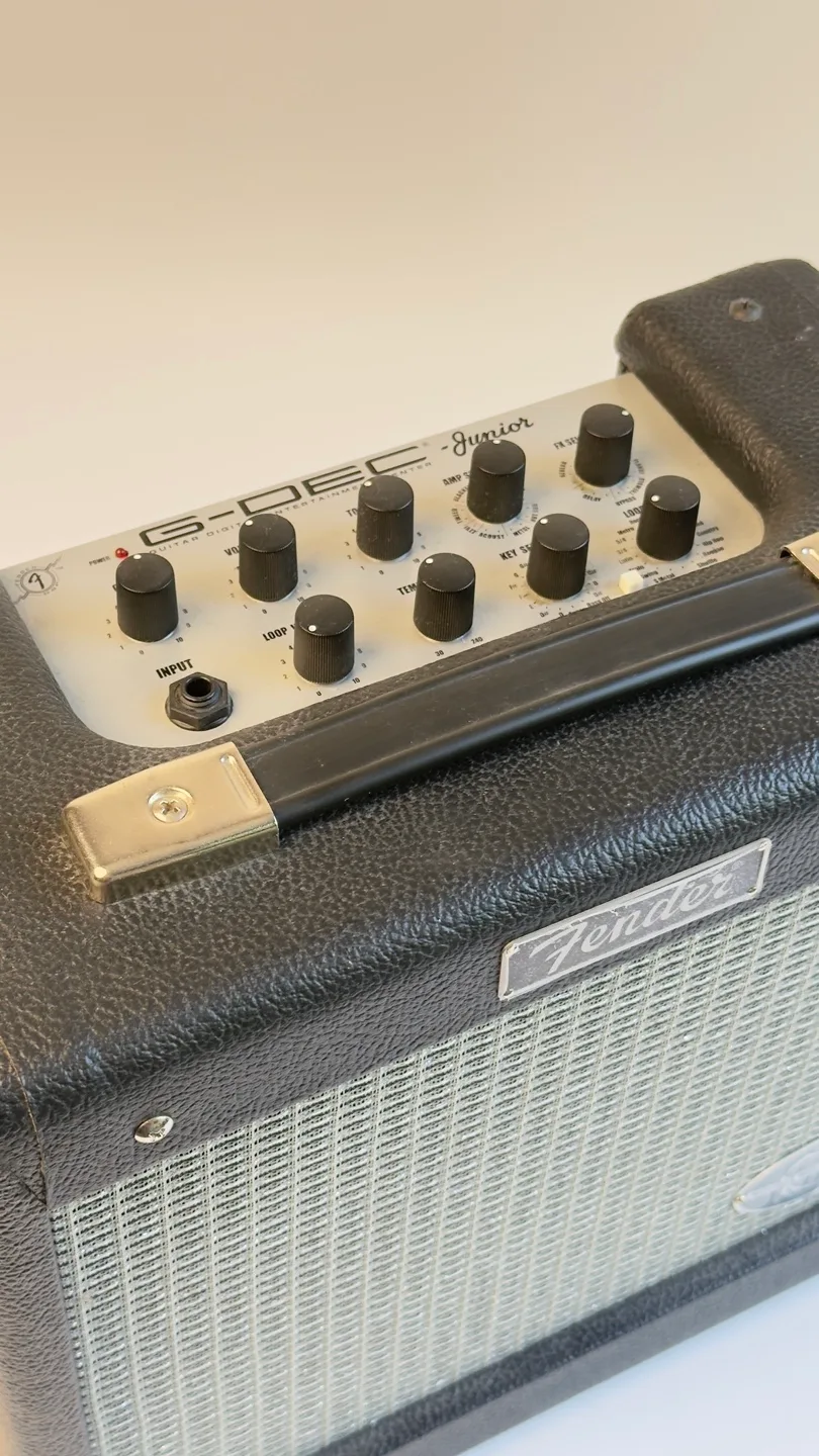 Fender G-DEC Junior Guitar Amplifier image indicator(3)