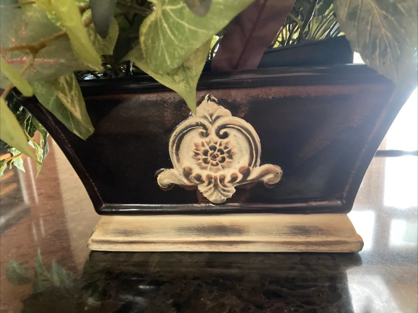 Artificial Plant in Decorative Pot image indicator(4)