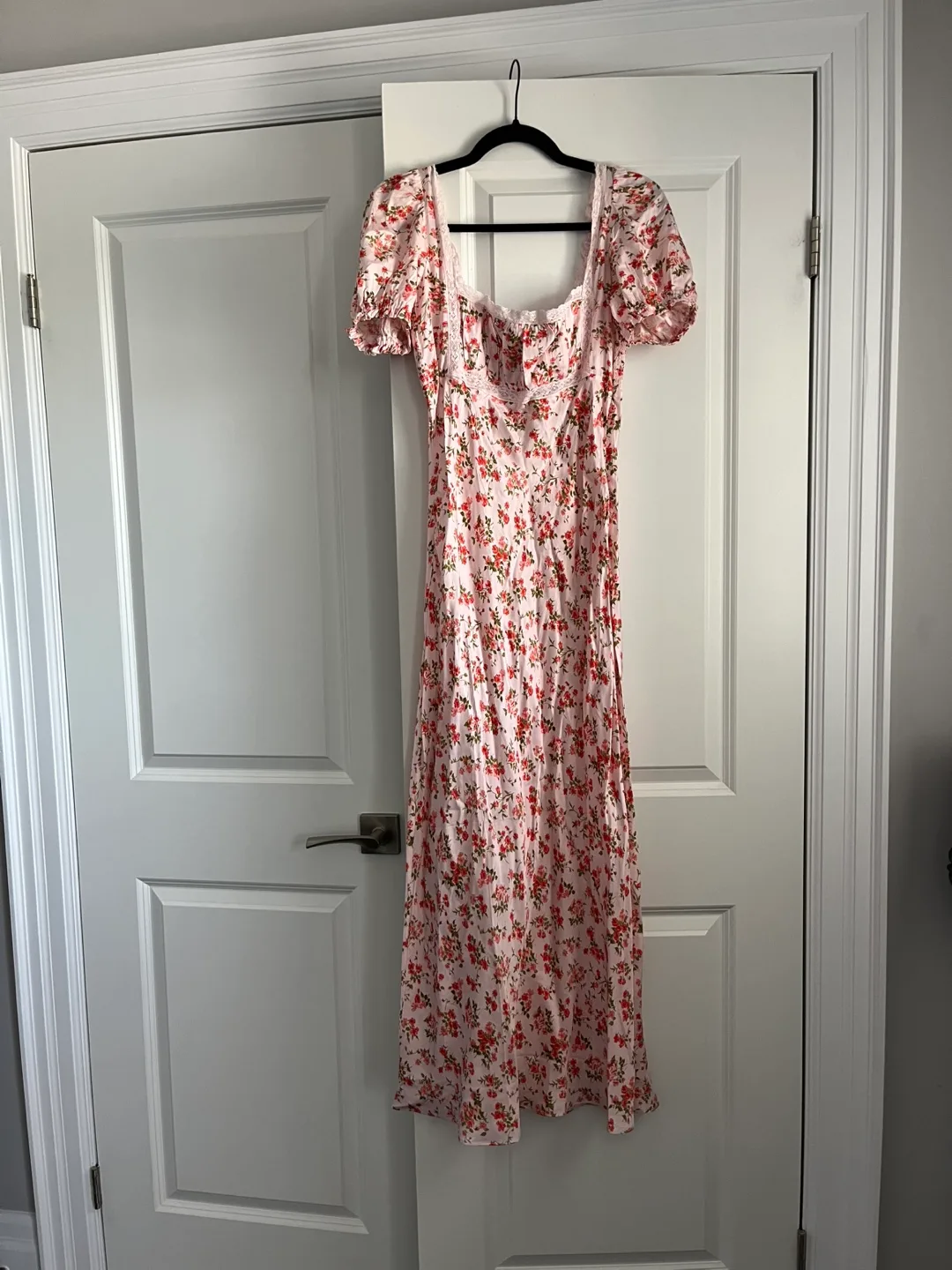 BNWT RUMORED LIGHT PINK FLORAL DRESS thumbnail