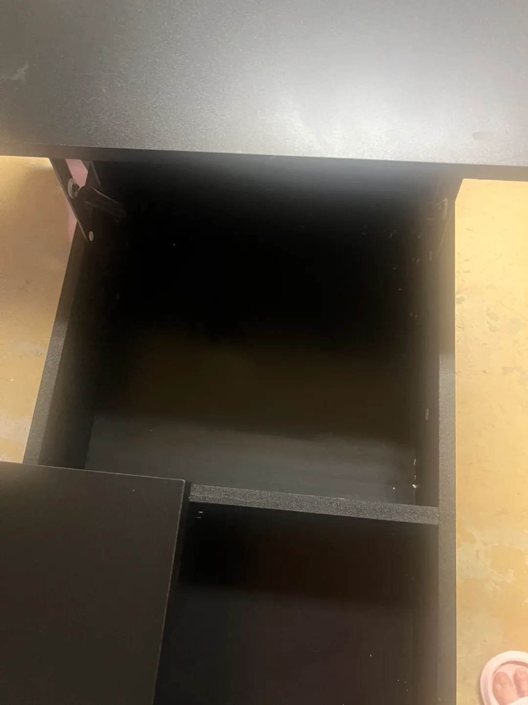 Black Lift Top Coffee Table image indicator(6)