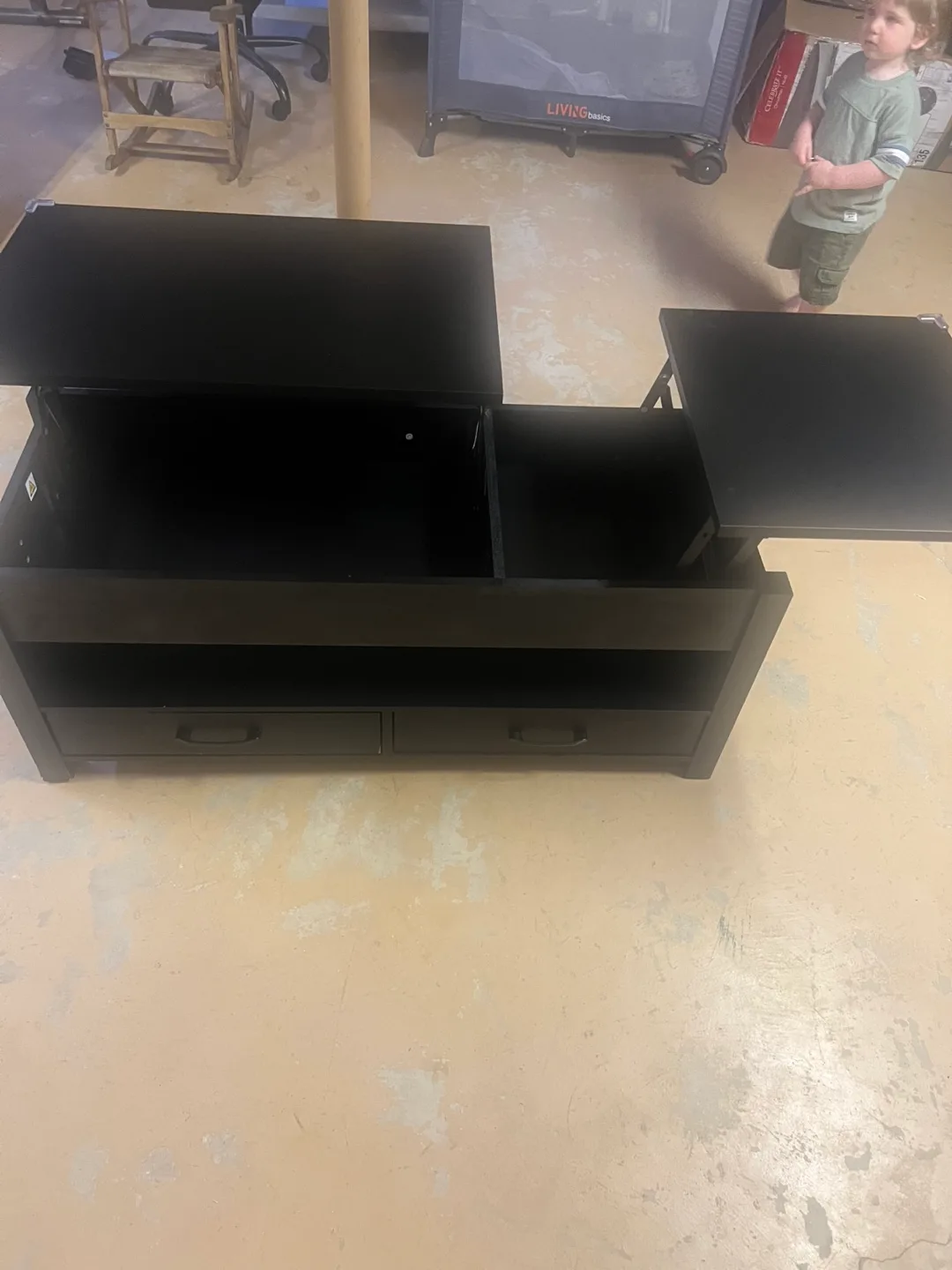 Black Lift Top Coffee Table image indicator(3)