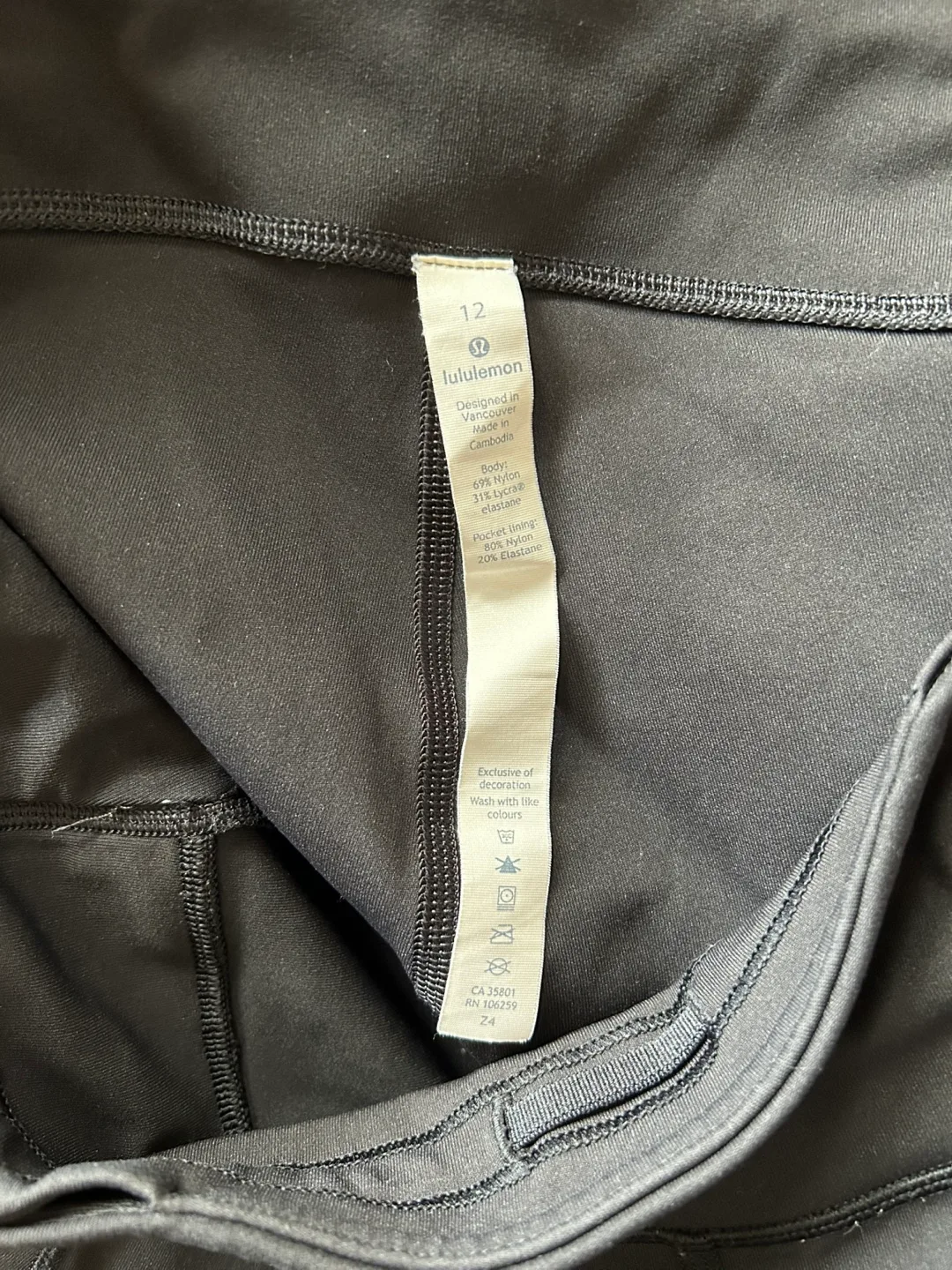 Lululemon Black Capri Leggings W Pockets - Size 12 image indicator(5)