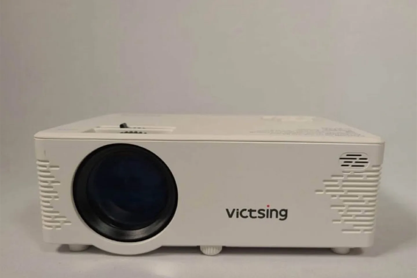 Victsing Projector - Great for Home Theatre! thumbnail