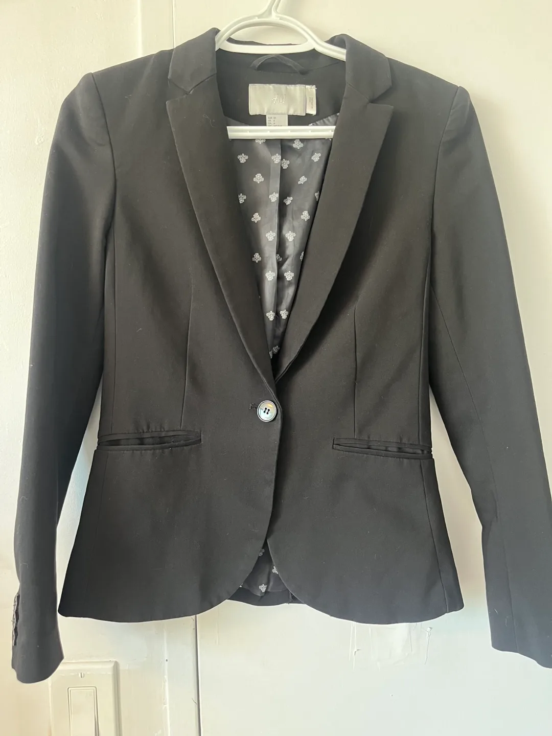 H&M Black Blazer - Size US 6 thumbnail