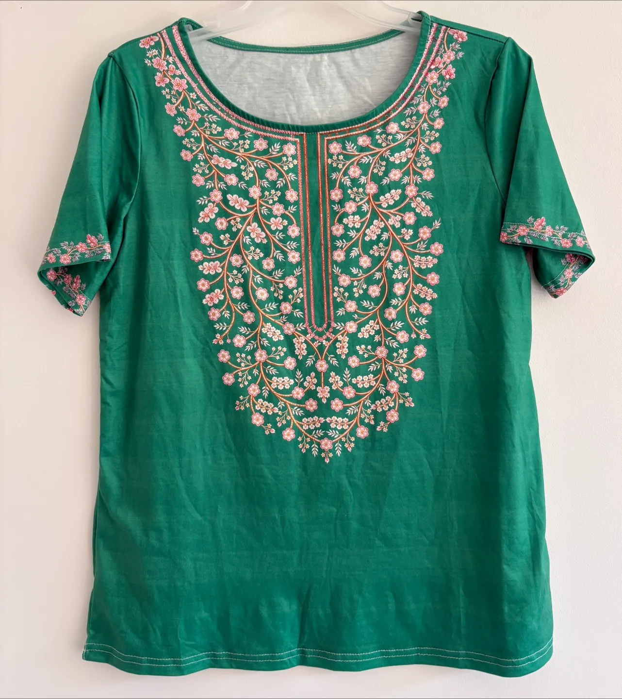 Beautiful Green Floral Print Top! Size M image indicator(2)