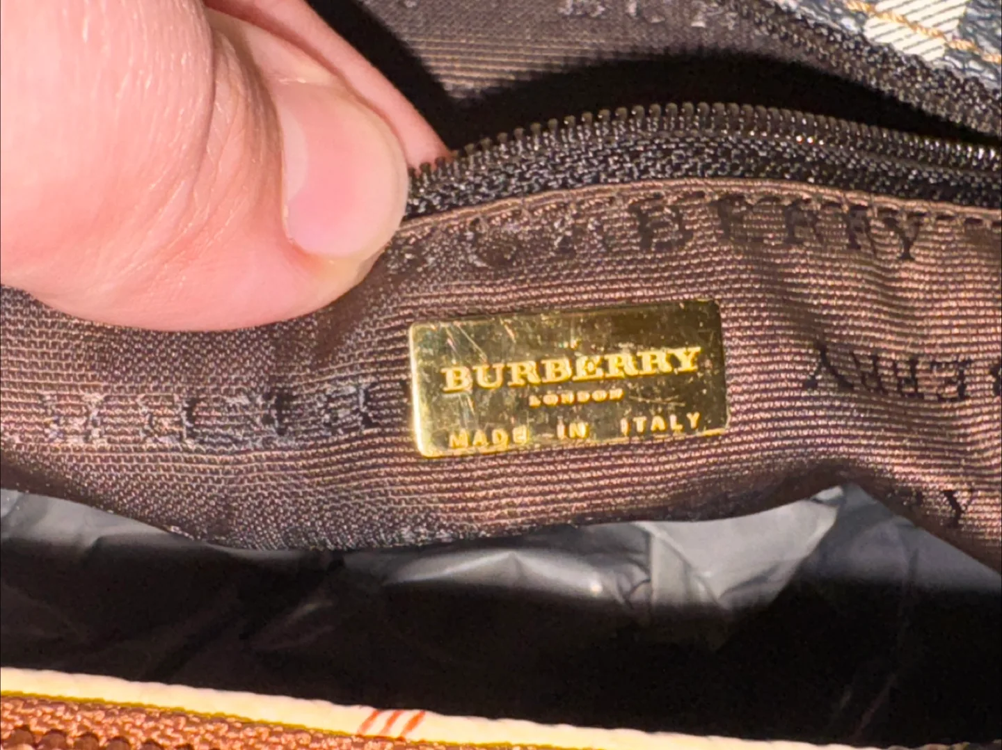 Burberry Tote Bag image indicator(5)