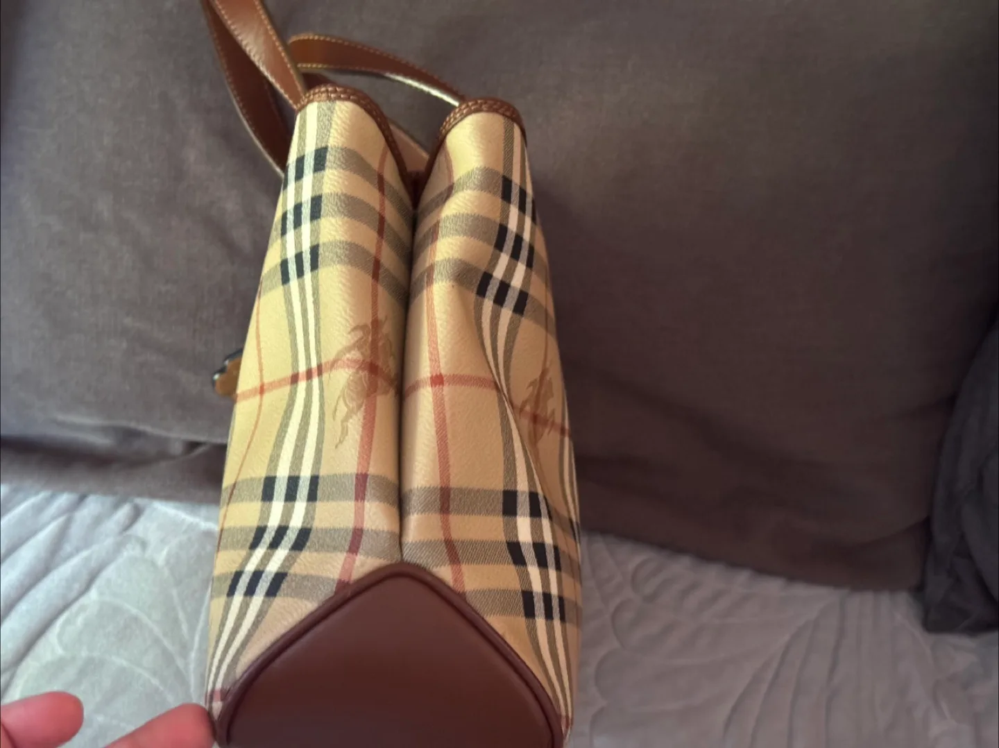 Burberry Tote Bag image indicator(6)