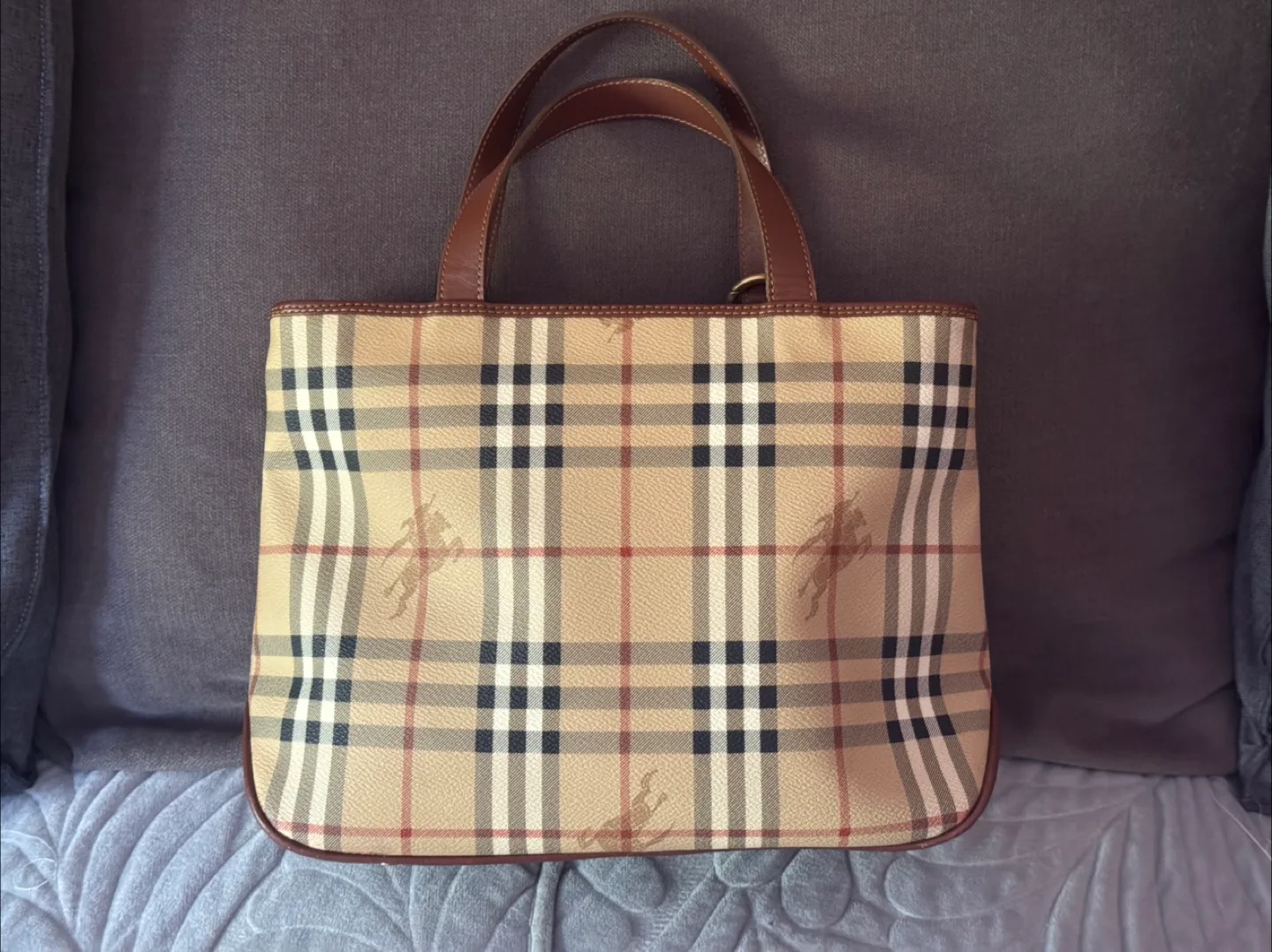 Burberry Tote Bag image indicator(2)