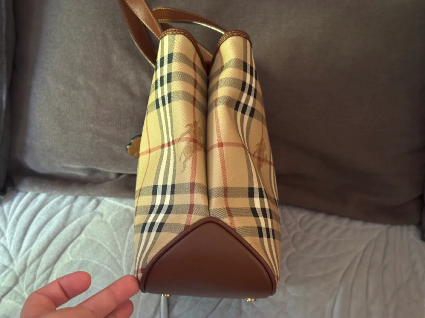 Burberry Tote Bag image indicator(7)